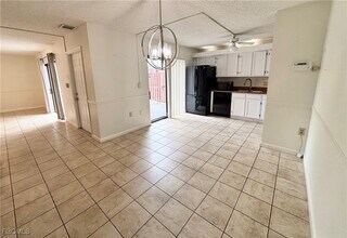 5201 Cedarbend Dr in Ft. Myers, FL - Building Photo - Building Photo