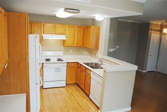 3880 Riviera Grove, Unit 104 in Colorado Springs, CO - Foto de edificio - Building Photo