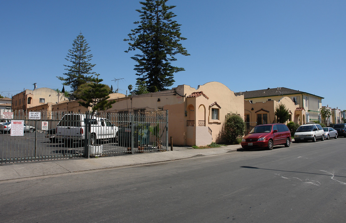 542-552 N Kingsley Dr in Los Angeles, CA - Foto de edificio