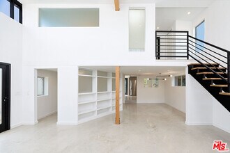 519 1/2 San Juan Ave in Los Angeles, CA - Building Photo - Building Photo