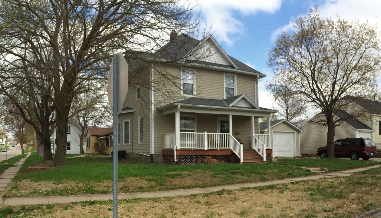 321 W 5th St in Maryville, MO - Foto de edificio