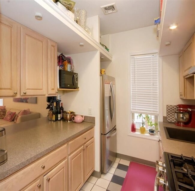 56 Market St, Unit 2 in Cambridge, MA - Foto de edificio - Building Photo