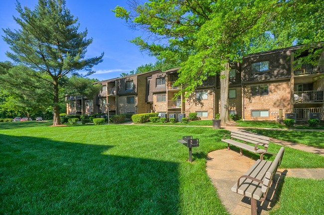 West Wood Oaks Apartments