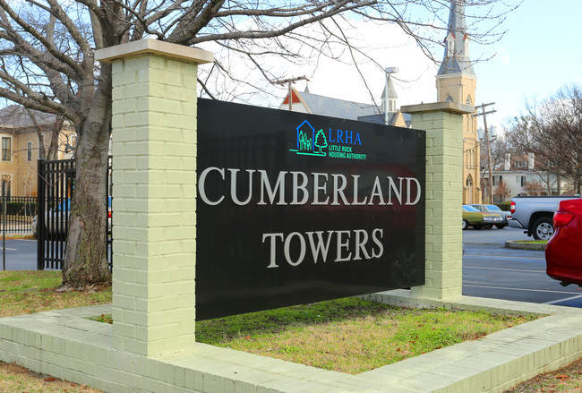 Cumberland Towers in Little Rock, AR - Foto de edificio - Building Photo