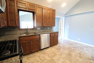 5511 Beverly Ln in Mission, KS - Building Photo - Building Photo