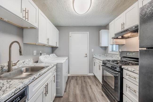 The Flats @ 1885 in Lake City, GA - Foto de edificio - Interior Photo