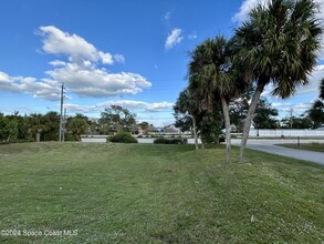 4714 Overlook Dr in Palm Bay, FL - Foto de edificio - Building Photo