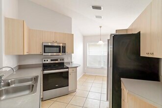 1612 Summer Breeze Way in Sarasota, FL - Building Photo - Building Photo