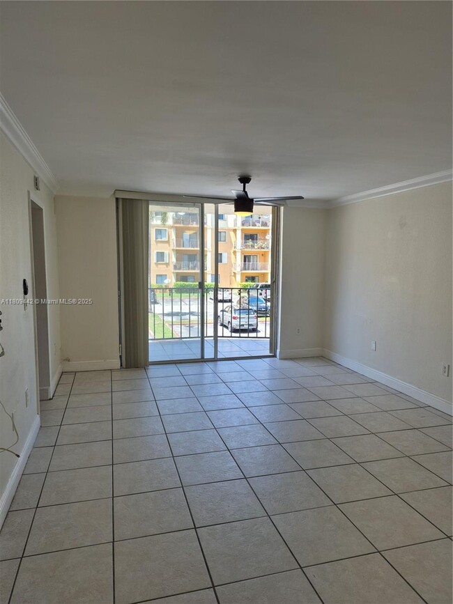 9320 Fontainebleau Blvd in Miami, FL - Building Photo - Building Photo