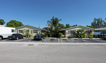 509-511 NW 40th St in Oakland Park, FL - Building Photo - Building Photo