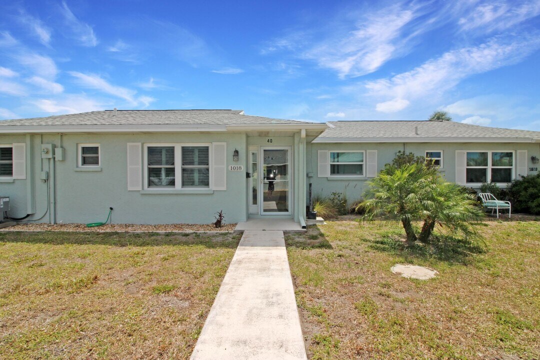 1018 Beach Manor Cir in Venice, FL - Building Photo