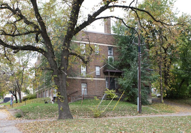 1900 Upton Ave N in Minneapolis, MN - Foto de edificio - Building Photo