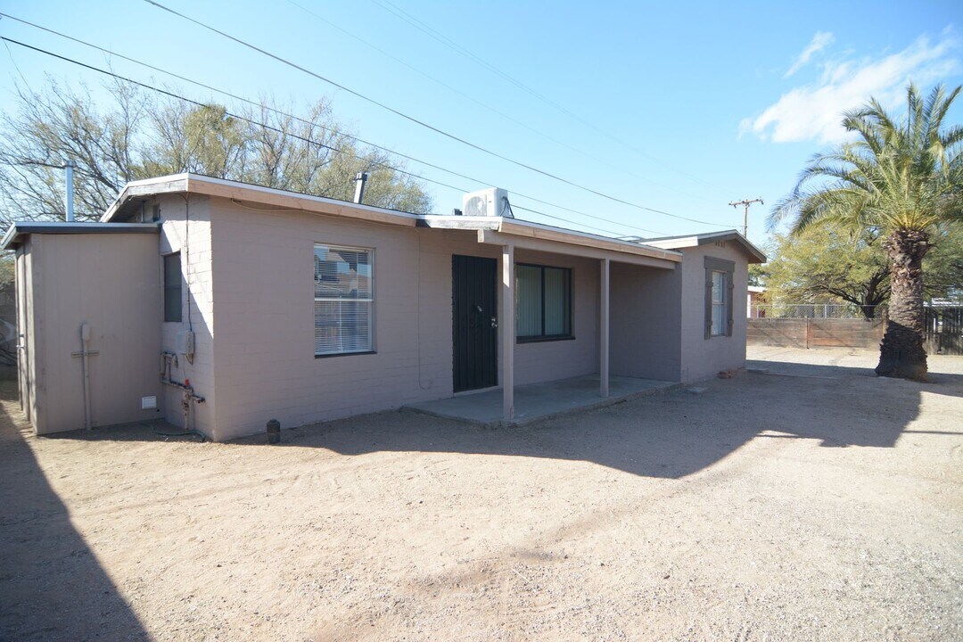 2910 E 28th St in Tucson, AZ - Building Photo