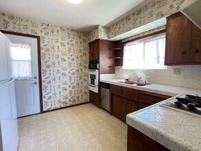 224 N E St in Lompoc, CA - Building Photo - Building Photo