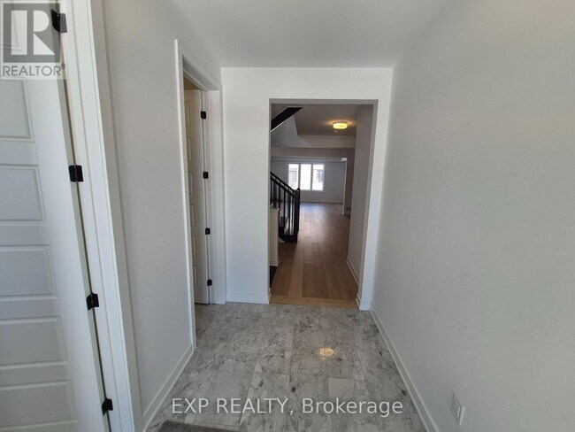 805 Pearly Everlasting Crois. in Ottawa, ON - Building Photo - Building Photo