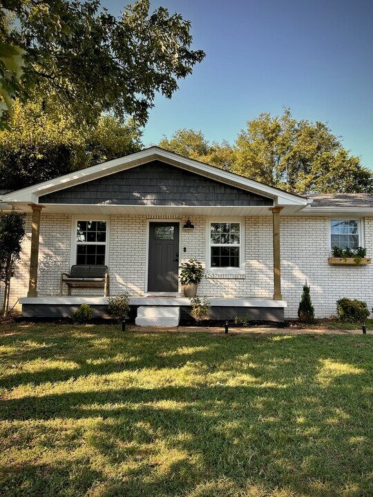3814 Crouch Dr in Nashville, TN - Building Photo