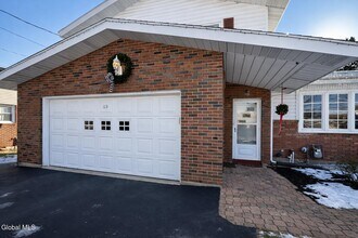 113 Russell Rd in Albany, NY - Building Photo - Building Photo