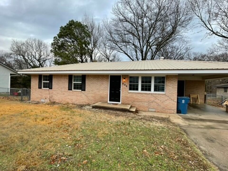 606 Elgin St NE in Gravette, AR - Building Photo