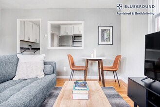 323 Hawthorne Ave-Unit -FL0-ID587 in Palo Alto, CA - Building Photo - Building Photo