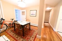 1819 Beacon St, Unit 4 in Brookline, MA - Foto de edificio - Building Photo