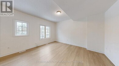 15 Old Colony Rd in Richmond Hill, ON - Building Photo - Building Photo