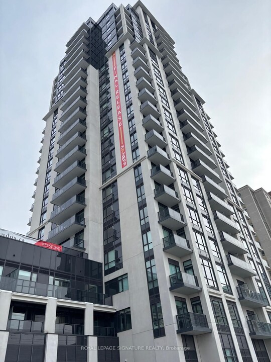 202 Burnhamthorpe Rd E in Mississauga, ON - Building Photo