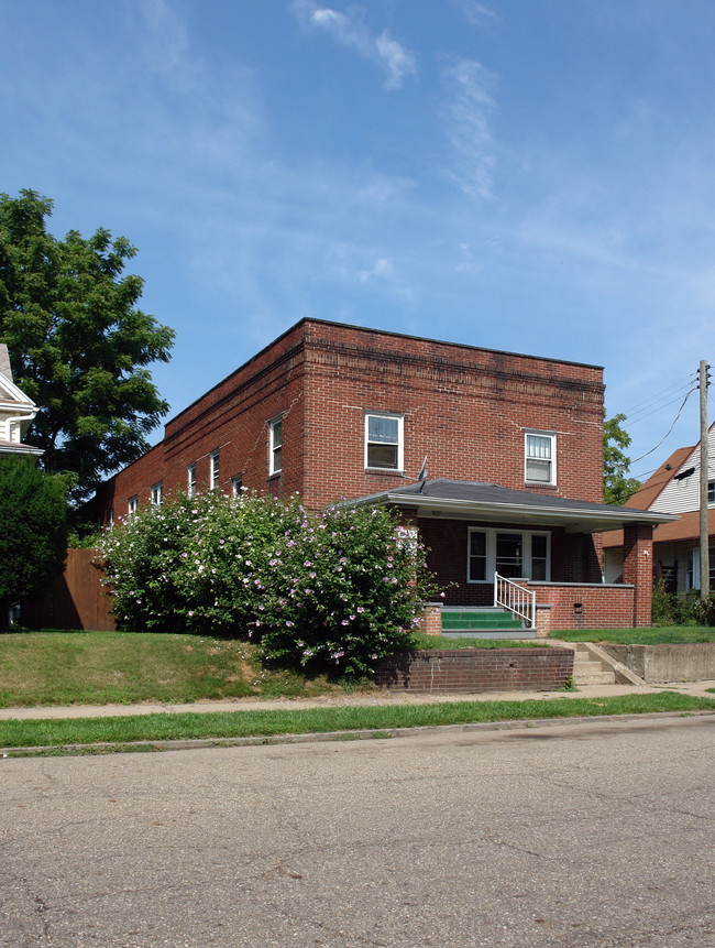 525 Smith Ave NW in Canton, OH - Foto de edificio - Building Photo