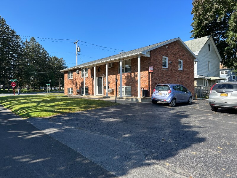 1553 Chrisler Ave in Schenectady, NY - Building Photo