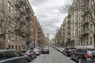 2710 Morris Ave in Bronx, NY - Foto de edificio - Building Photo