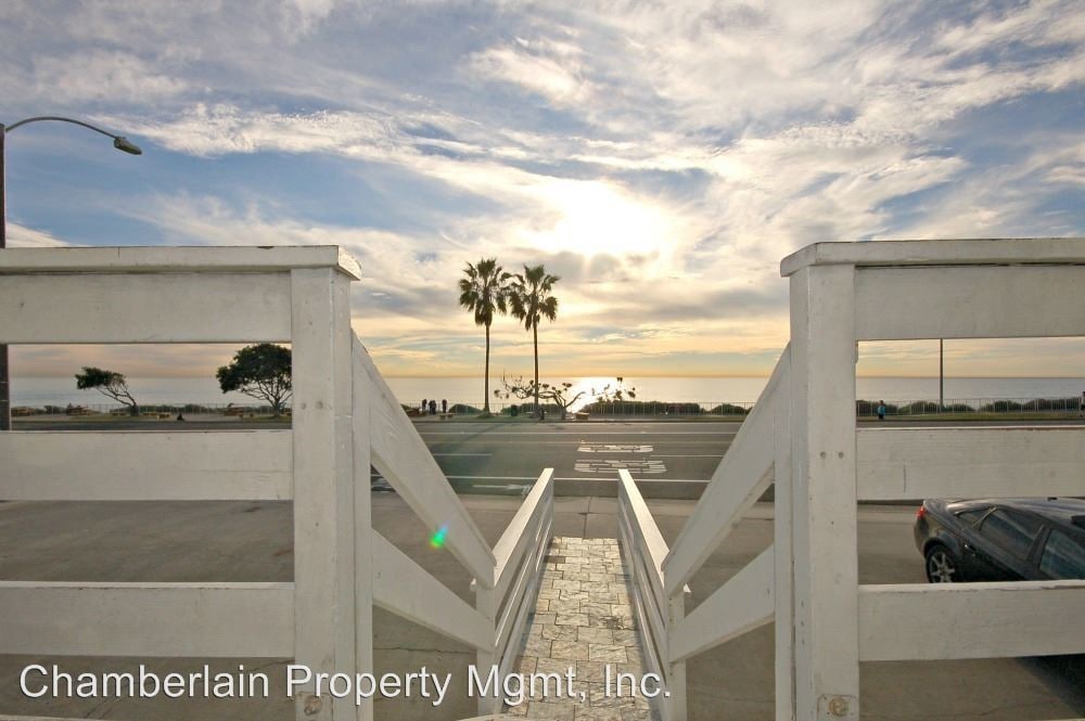 3840 Carlsbad Blvd in Carlsbad, CA - Building Photo