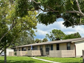 Lost Tree Apartments in Ft. Myers, FL - Building Photo - Building Photo