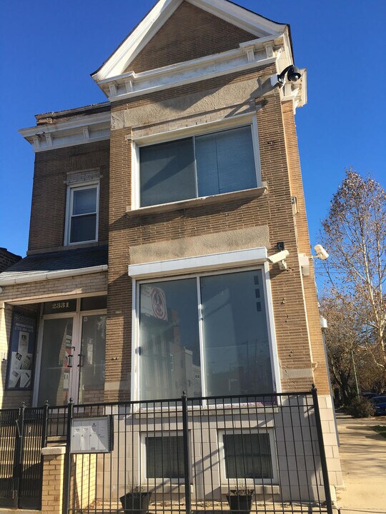 2331 N Western Ave-Unit -1 in Chicago, IL - Building Photo