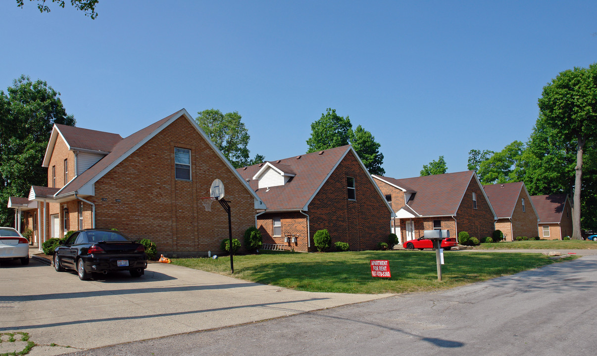 166-188 Gilbert Ave in Fairborn, OH - Building Photo