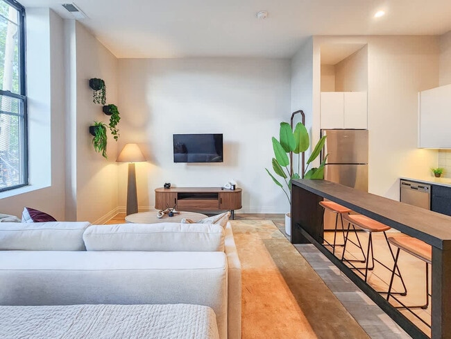 1934 W North Ave in Chicago, IL - Building Photo - Building Photo