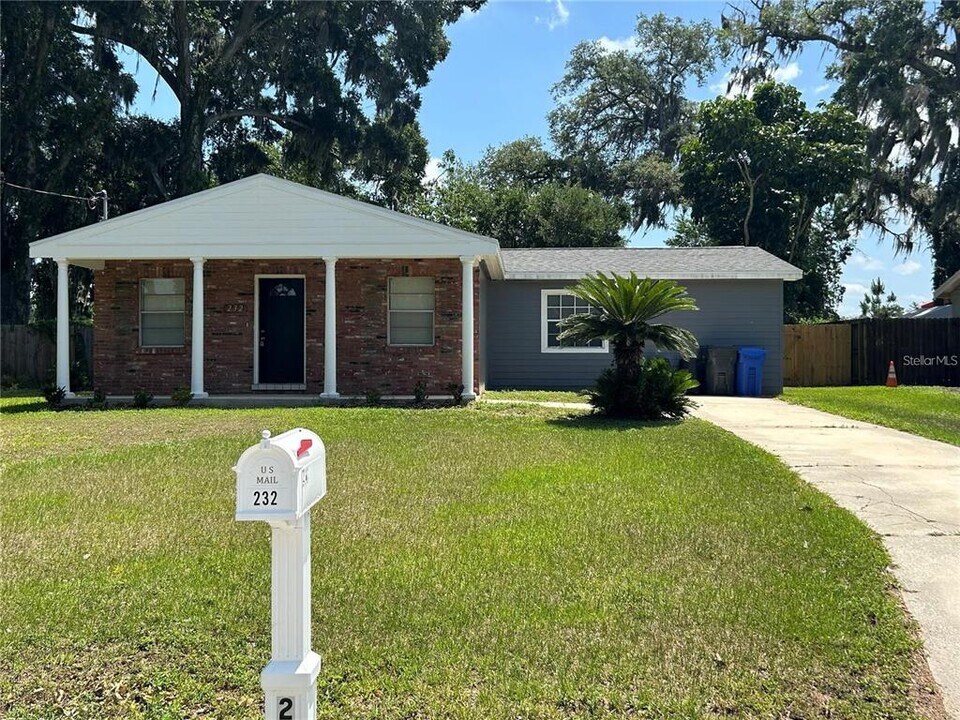 232 Beverly Blvd in Brandon, FL - Building Photo