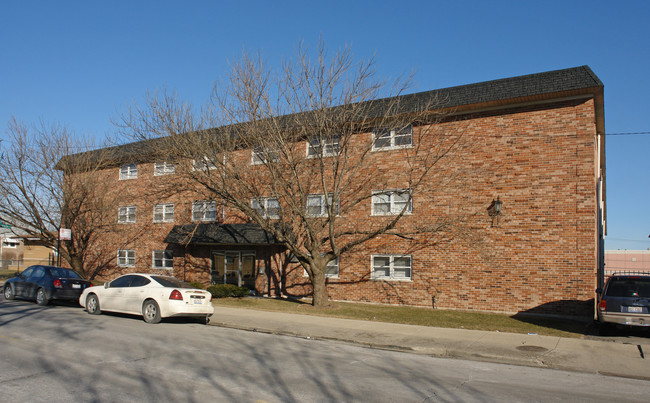 Atrium West Apartments in Chicago, IL - Foto de edificio - Building Photo