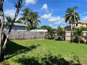 1625 Fletcher St in Hollywood, FL - Building Photo - Building Photo