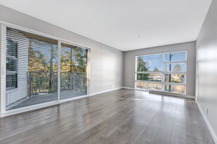 4320 Slocan St in Vancouver, BC - Building Photo