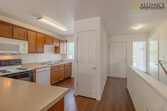 1413 Sundance Dr in Manhattan, KS - Building Photo - Building Photo