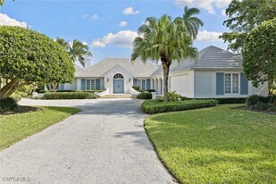 3323 Gin Ln in Naples, FL - Building Photo