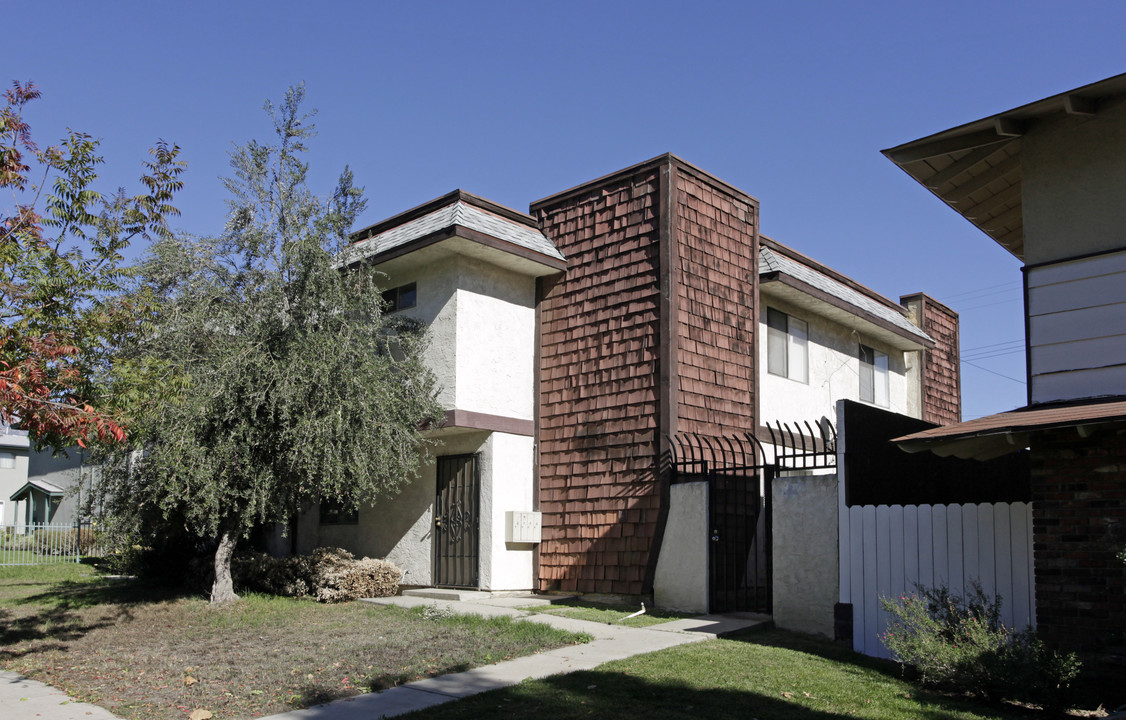 578 Silverwood Ave in Upland, CA - Foto de edificio