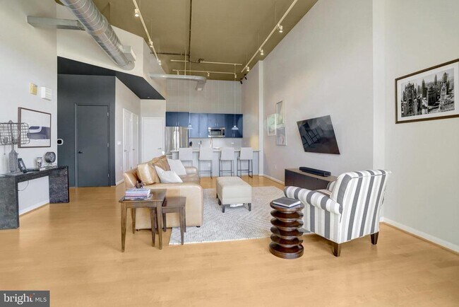 2720 S Arlington Mill Dr in Arlington, VA - Building Photo - Building Photo