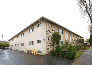 The Capri Apartments in Mountain View, CA - Foto de edificio - Building Photo