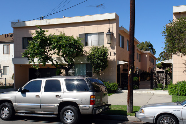 119 N Hillcrest Blvd in Inglewood, CA - Building Photo - Building Photo