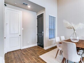 3613 Harebell Dr in Carrollton, TX - Foto de edificio - Building Photo