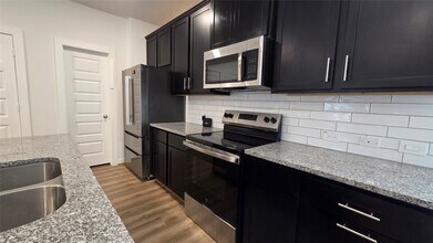 1015 Thor in New Caney, TX - Building Photo - Building Photo