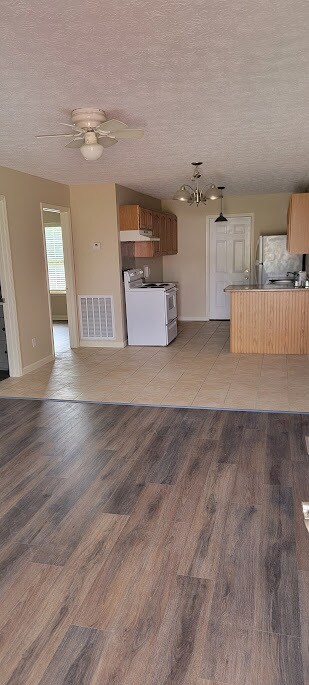 61 Wedgewood Ct in McMinnville, TN - Building Photo - Building Photo