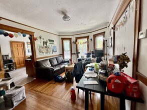 151 Elm St, Unit 1 in Somerville, MA - Building Photo - Building Photo