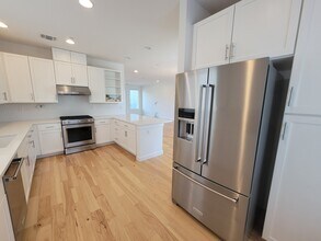 102 Tendick St in San Antonio, TX - Building Photo - Building Photo