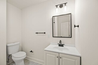 209 N Spring St in Winston-Salem, NC - Foto de edificio - Building Photo